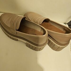 Elegant Tan Loafers for Women